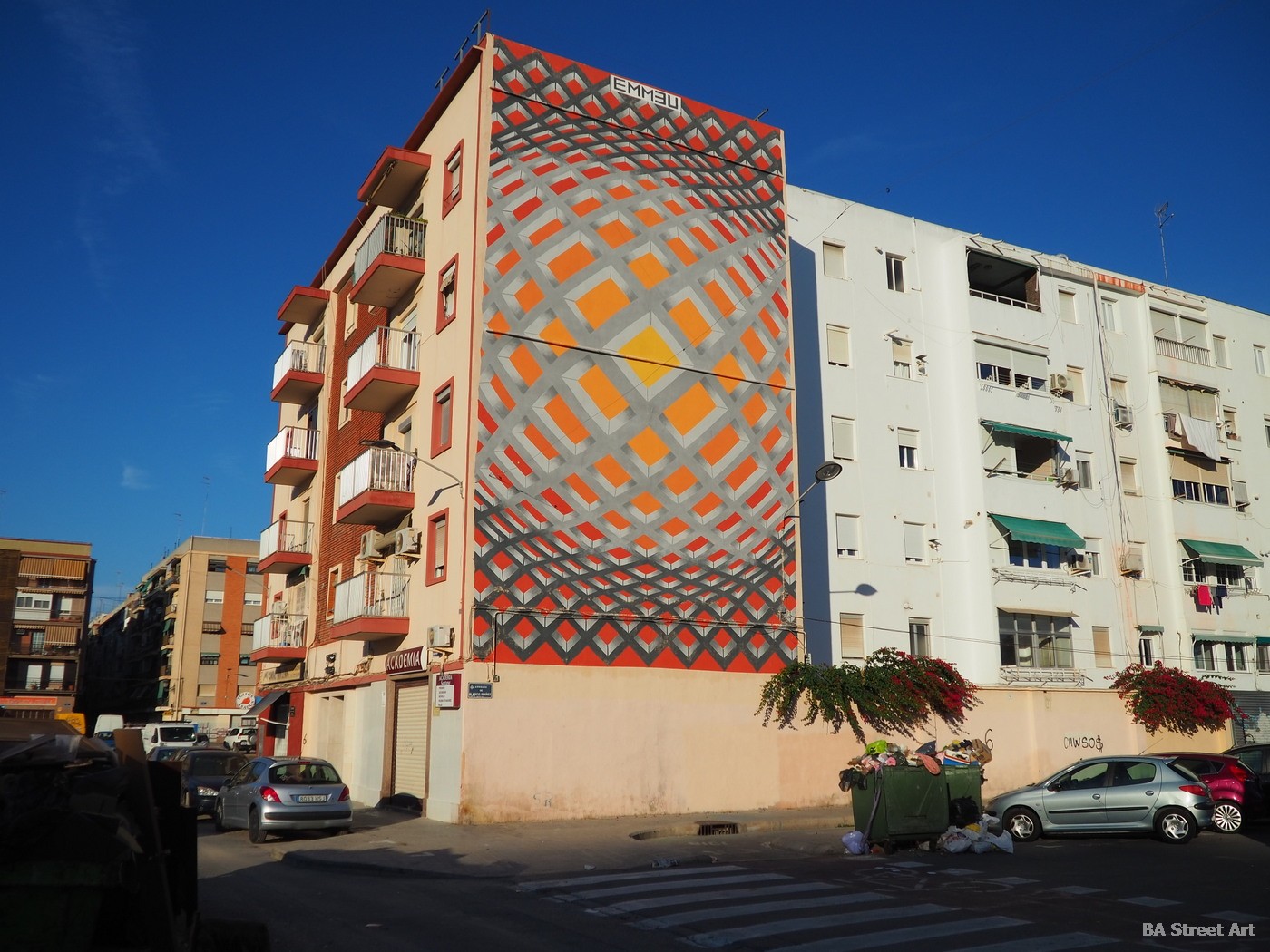 emmeu artist italy italiano mural valencia cabanyal españa spain arte callejero geometria buenosairesstreetart.com